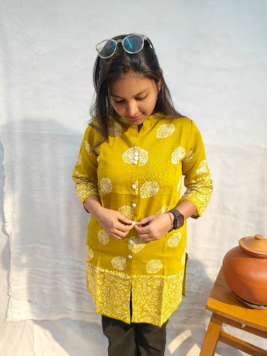 Golden aura chinese collar short kurti