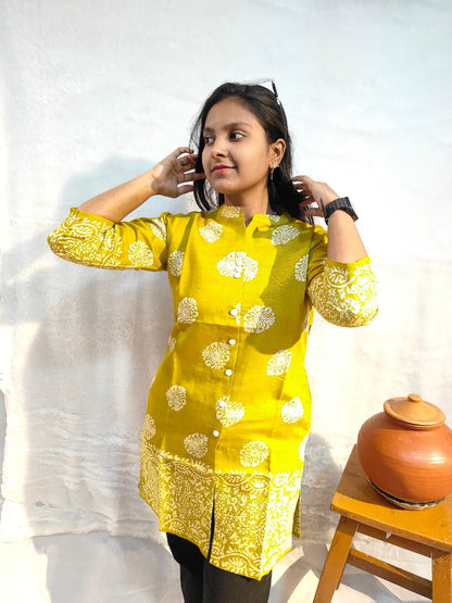 Golden aura chinese collar short kurti