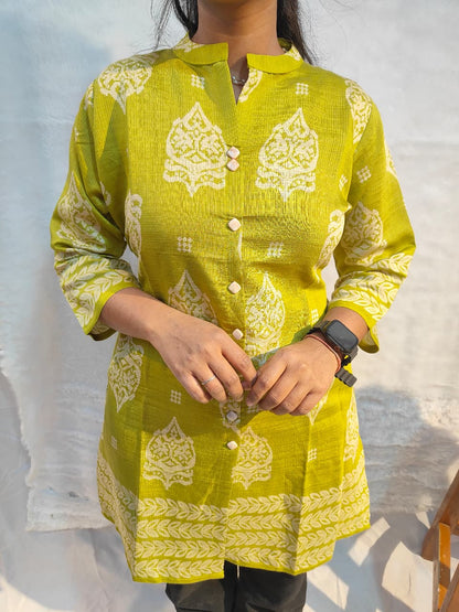 Golden aura chinese collar short kurti