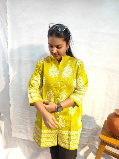 Golden aura chinese collar short kurti